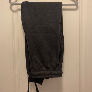 Dark grey sweatpants with emblem